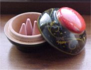 お香を入れた蓋物